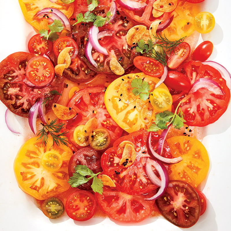 Salade de tomates ancestrales et croustillant à l&rsquo;ail